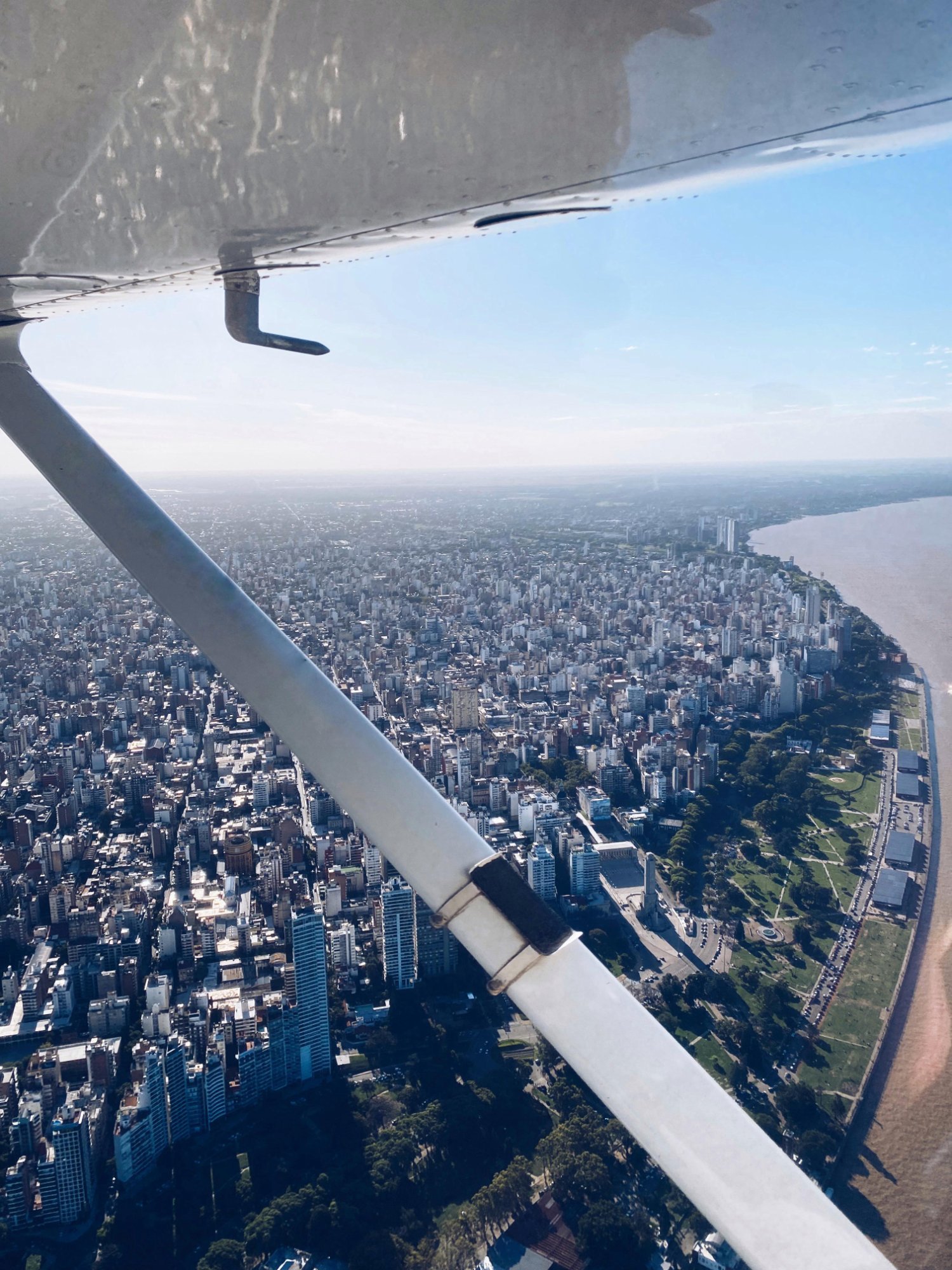 Vista aérea de Rosario desde el avión del Aero Club
